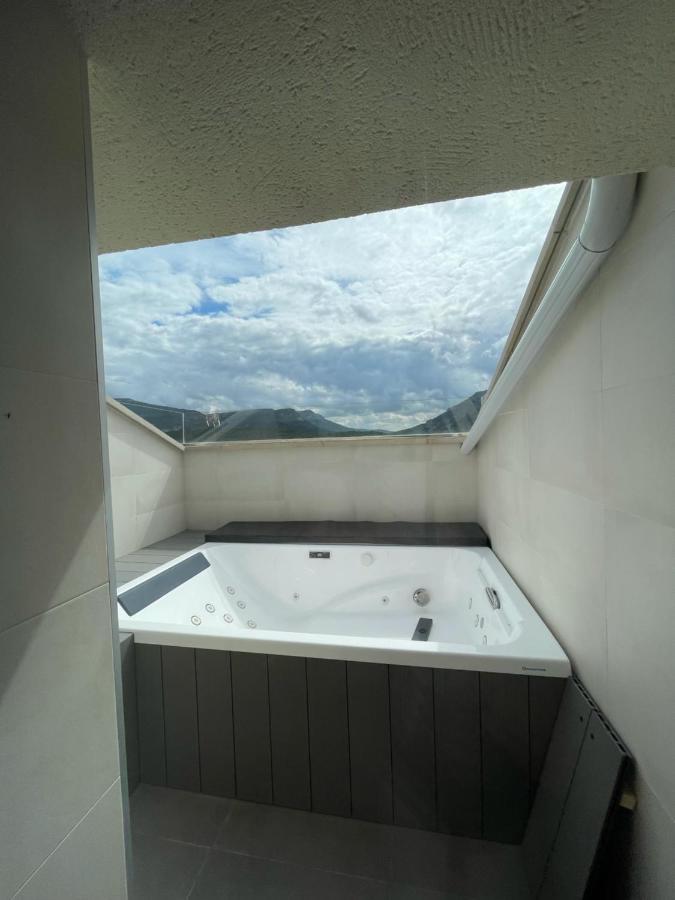 Hostal Restaurante Ibaisek Zudaire 외부 사진